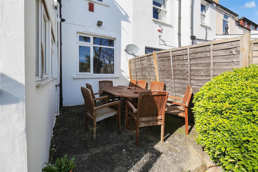 1670375444 - 16 Macclesfield Road, SE25 -13.jpg