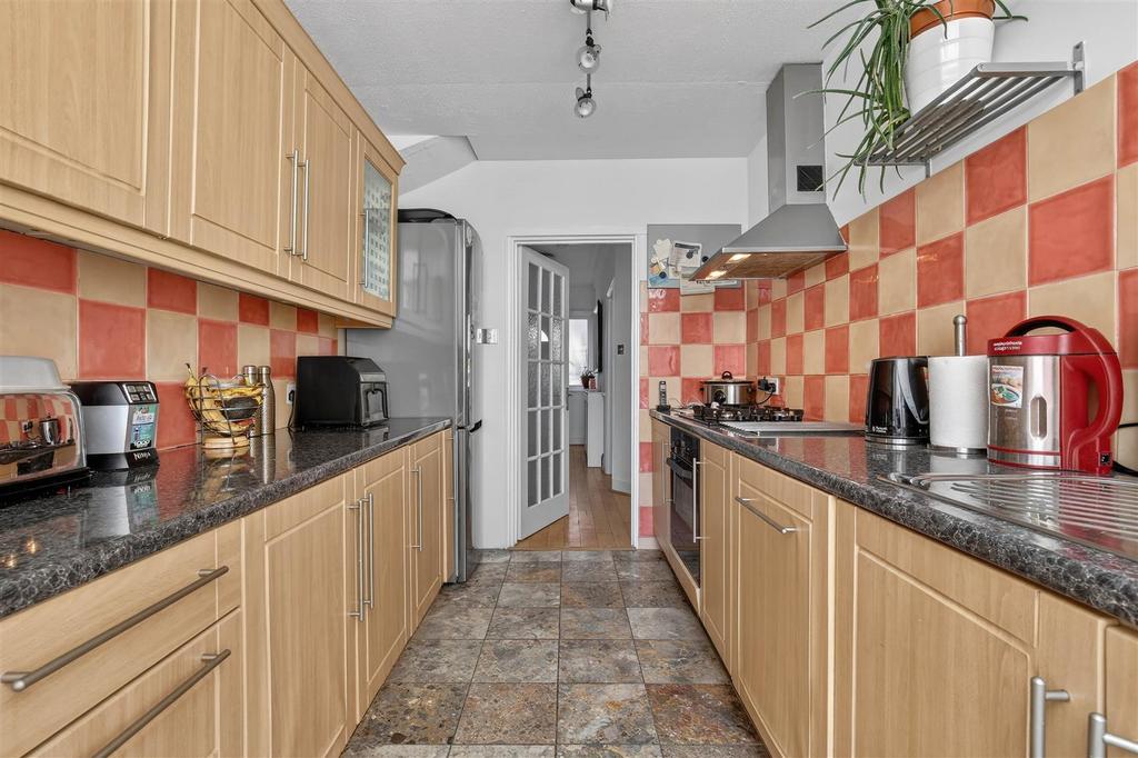 1670375444 - 16 Macclesfield Road, SE25 -6.jpg