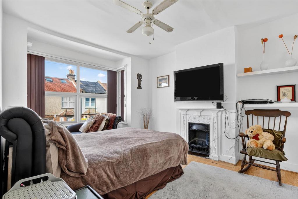 1670375444 - 16 Macclesfield Road, SE25 -22.jpg
