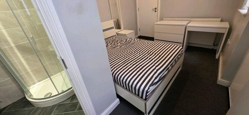 Compact bedroom with en-suite shower and desk...