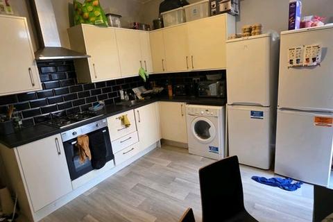 5 bedroom house to rent, Tootal Drive, Salford, M5