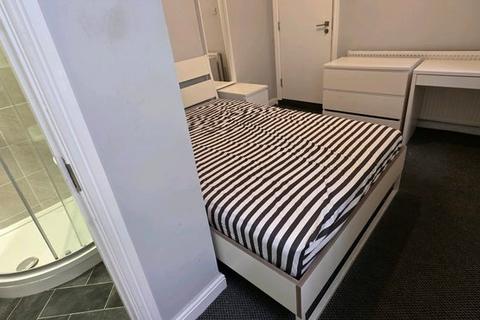 5 bedroom house to rent, Tootal Drive, Salford, M5