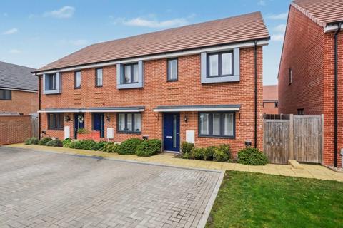 2 bedroom end of terrace house for sale, White Huts Road, Rainham