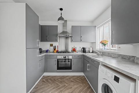 2 bedroom end of terrace house for sale, White Huts Road, Rainham