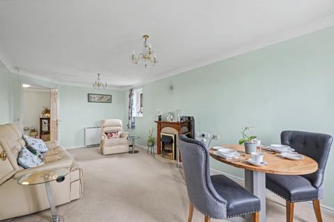 2 bedroom flat for sale, Appletree Court, High Street, Rainham