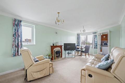 2 bedroom flat for sale, Appletree Court, High Street, Rainham