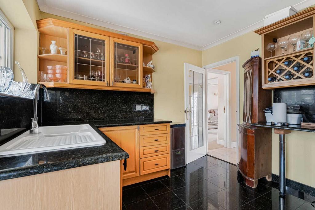 KITCHEN (pic 2)