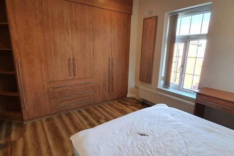 1 bedroom in a house share to rent, Richmond Avenue, Manchester, M25