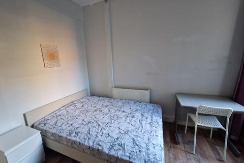 6 bedroom house share to rent, Clinton Road, London N15