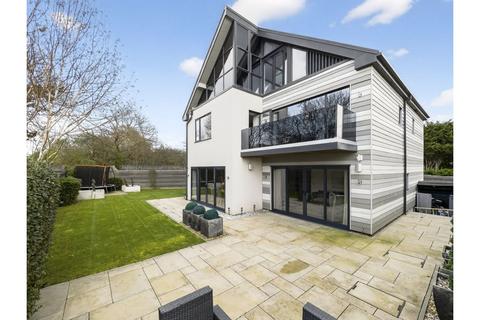5 bedroom detached house for sale, Basi Close, Hornchurch, RM11