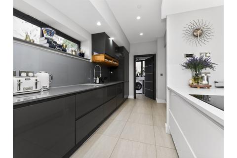 5 bedroom detached house for sale, Basi Close, Hornchurch, RM11