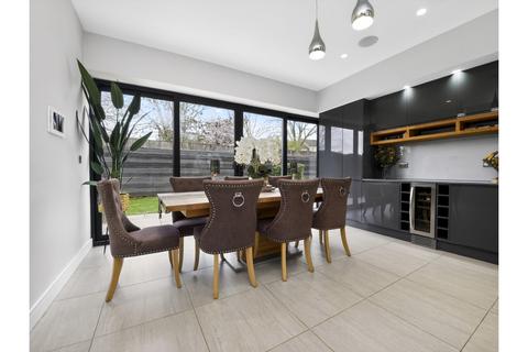 5 bedroom detached house for sale, Basi Close, Hornchurch, RM11