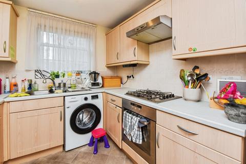 2 bedroom end of terrace house for sale, Flowers Yard, Chippenham