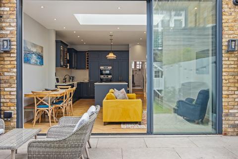 undefined, Mount Road, London, SW19