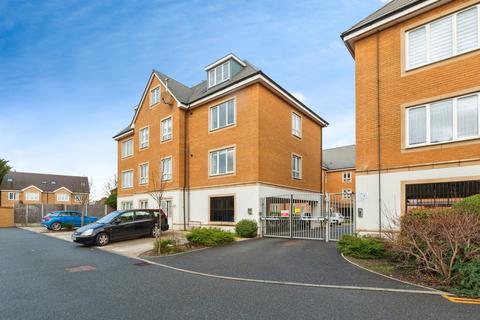 2 bedroom flat for sale, Kenyon Way, Slough