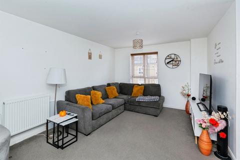 2 bedroom flat for sale, Kenyon Way, Slough