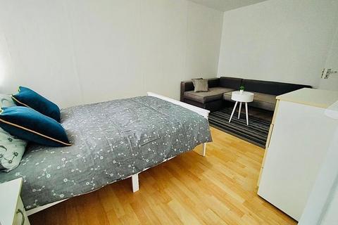 undefined, Poplar High Street, London E14