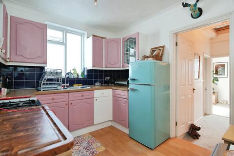2 bedroom flat for sale, Bear Road, Brighton