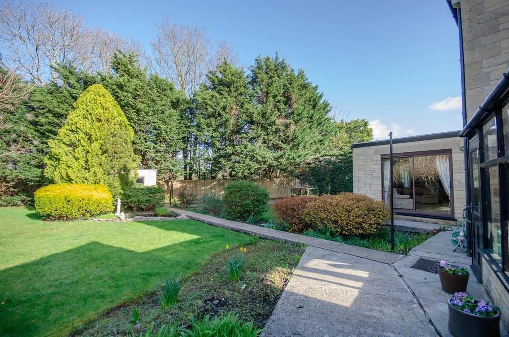Rear garden pic 2.jpg