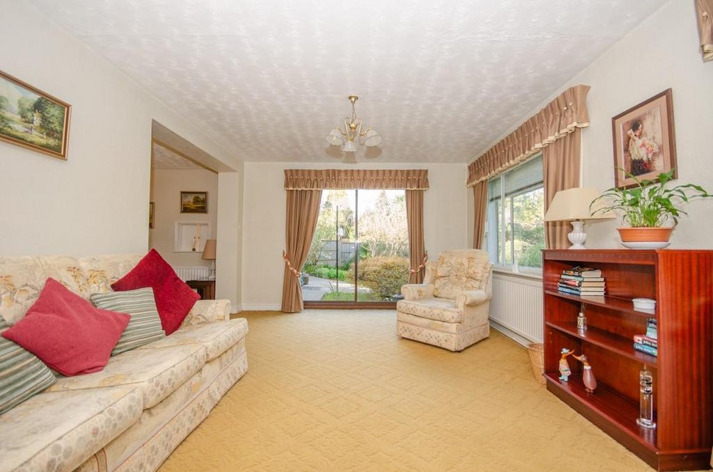 Living room pic 2.jpg