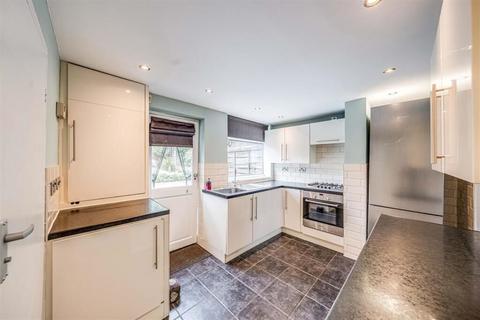 3 bedroom terraced house to rent, Crayford Way, Dartford