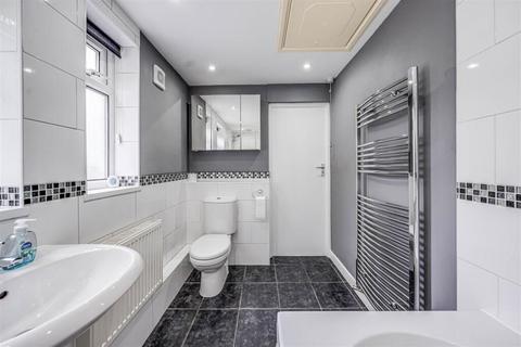 3 bedroom terraced house to rent, Crayford Way, Dartford