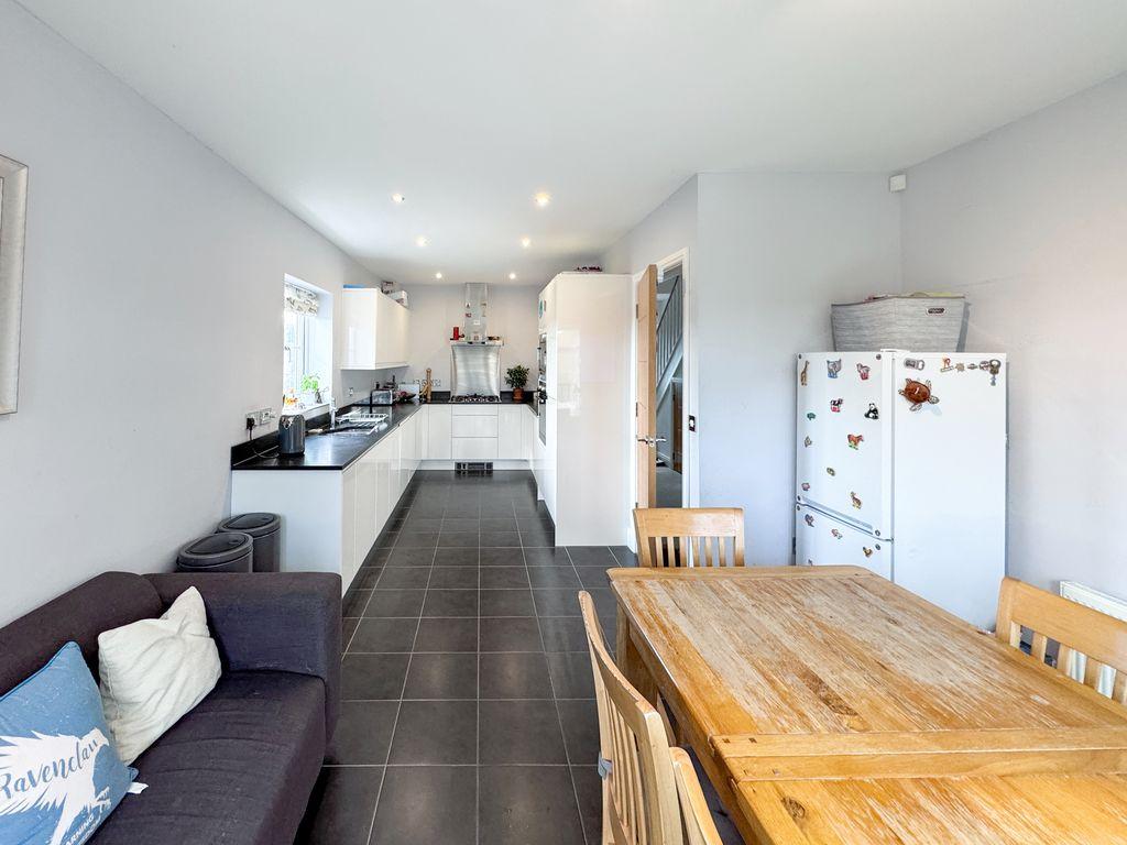 Dining kitchen