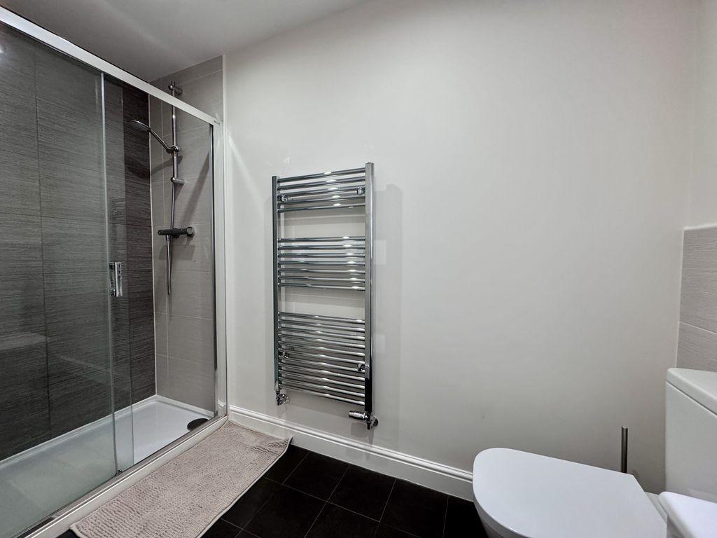 Bedroom 1 en suite