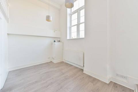 undefined, Este Road, Clapham Junction, London, SW11