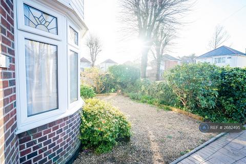 2 bedroom flat to rent, Ropley Road, Bournemouth, BH7