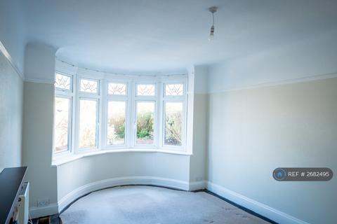 2 bedroom flat to rent, Ropley Road, Bournemouth, BH7