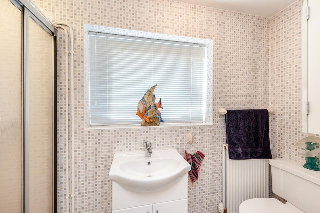 Bedroom 2 en suite