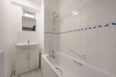 2 bedroom flat to rent, Shoot Up Hill, Kilburn, London, NW2