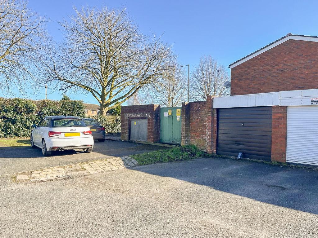 Garage/parking