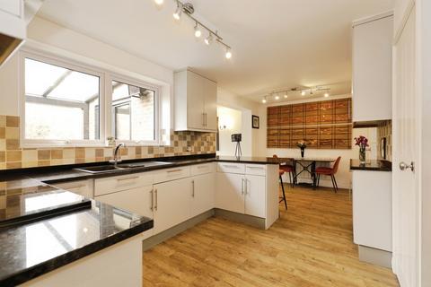 4 bedroom detached house for sale, Milton Close, Harrogate