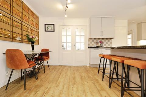 4 bedroom detached house for sale, Milton Close, Harrogate