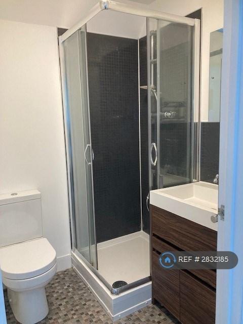 Room 7 Shower Room