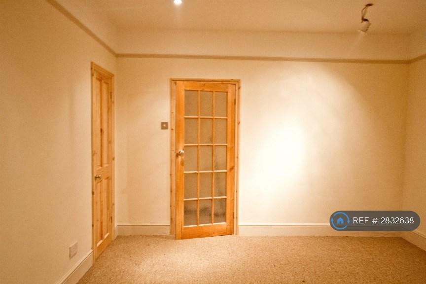 Front Room To Interior Lobby