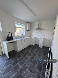 2 bedroom terraced house to rent, Block Lane, Oldham, OL9