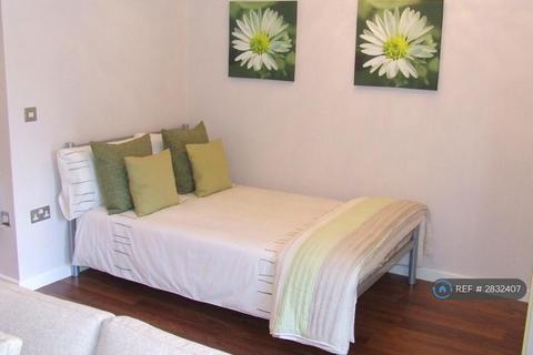 Studio to rent, Staveley Road, Sheffield, S8