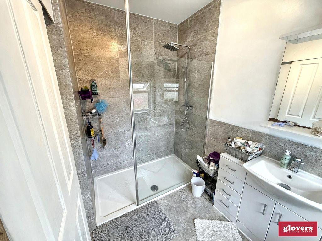 Ensuite shower room