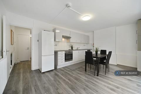 4 bedroom flat to rent, Milland House, London, SW15