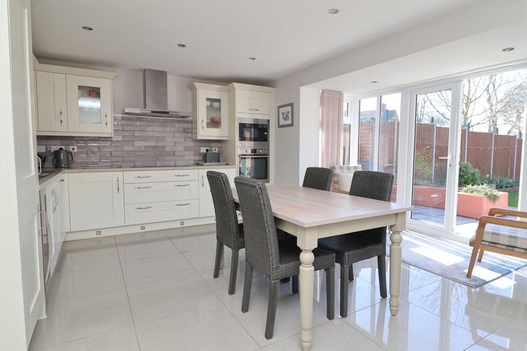 Kitchen/ Family Room