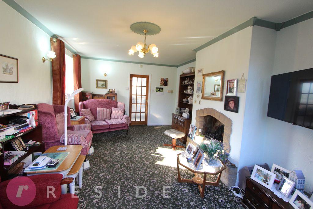 Lounge/Dining Area