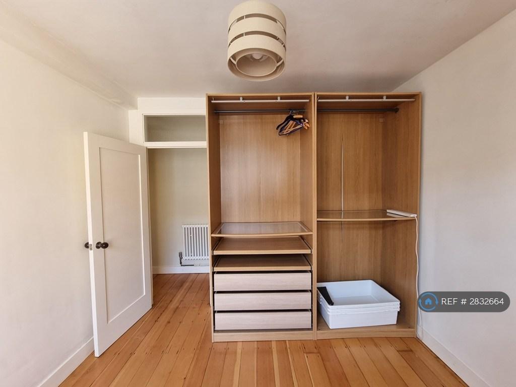 Bedroom 2 - Wardrobes Now Have Doors