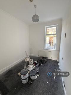 2 bedroom flat to rent, Richmond Road, South Shields, NE34