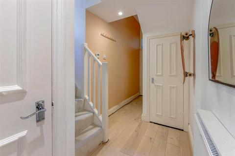 2 bedroom flat for sale, Shirlock Road, Hampstead