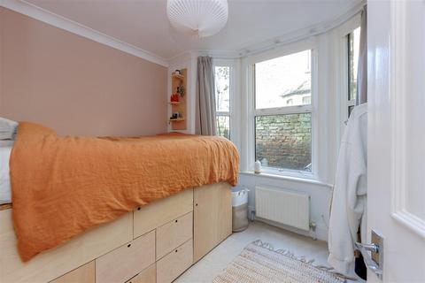 2 bedroom flat for sale, Shirlock Road, Hampstead