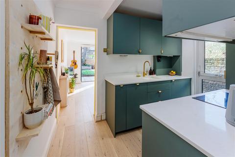 2 bedroom flat for sale, Shirlock Road, Hampstead