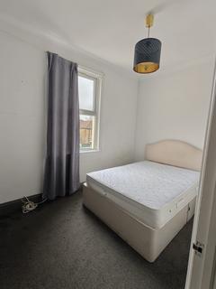 1 bedroom flat to rent, Flat , Stowe Court, Silverdale Avenue, Westcliff-on-Sea